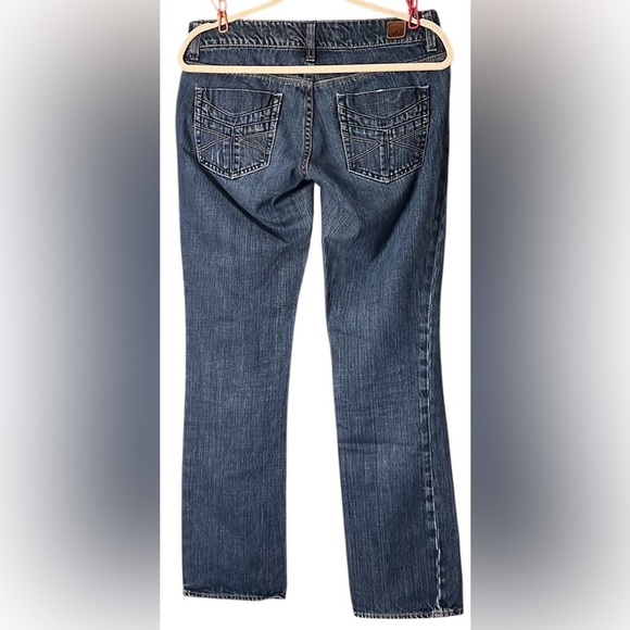 AMERICAN EAGLE Medium Wash 77 Straight Low Rise Distressed Jeans, Size 6, GUC. - Picture 8 of 8